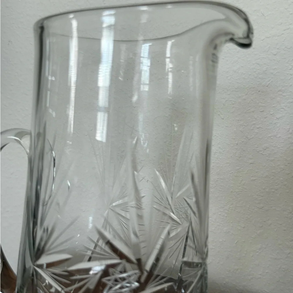 Stunning Mid-Century Pitcher Featuring The Iconic Atomic Starburst 62 Ounces